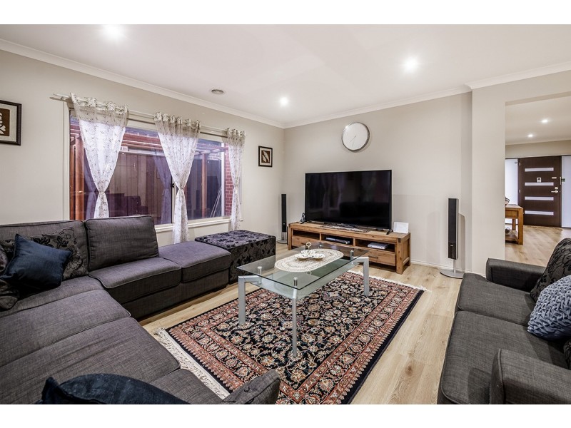 23 Elmsford Crescent, Cranbourne West VIC 3977