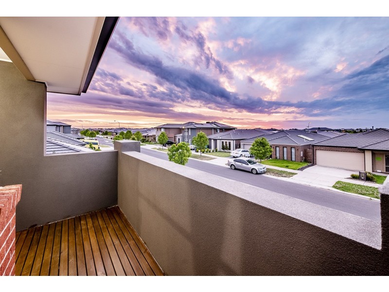 23 Elmsford Crescent, Cranbourne West VIC 3977