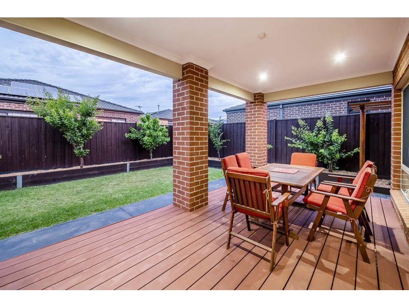 23 Elmsford Crescent, Cranbourne West VIC 3977