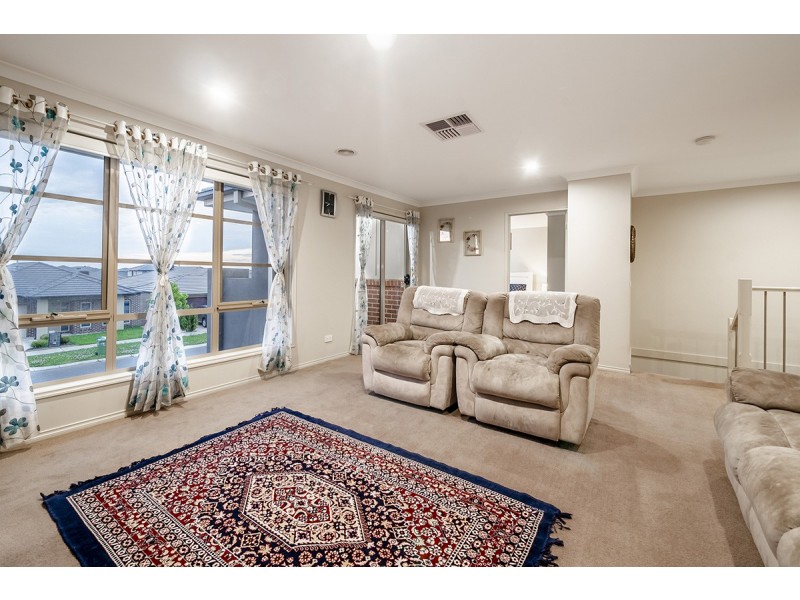 23 Elmsford Crescent, Cranbourne West VIC 3977