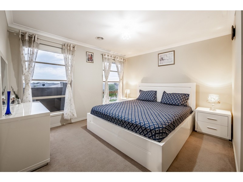 23 Elmsford Crescent, Cranbourne West VIC 3977