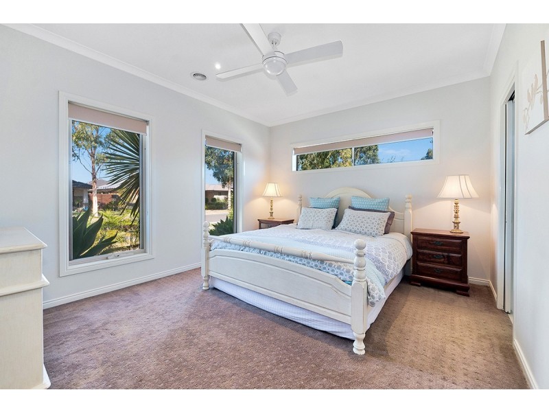 3 Moonlight Rise, Cranbourne East VIC 3977