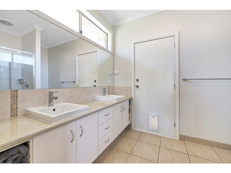 3 Moonlight Rise, Cranbourne East VIC 3977