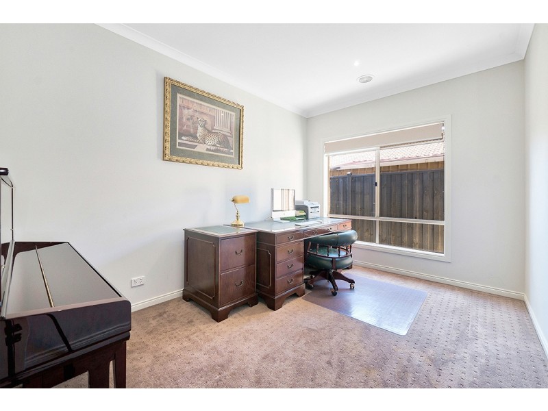 3 Moonlight Rise, Cranbourne East VIC 3977