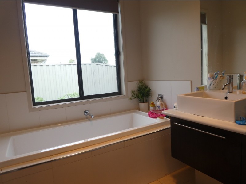 51 Bradford Drive, Cranbourne East VIC 3977