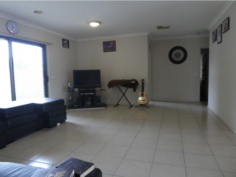 51 Bradford Drive, Cranbourne East VIC 3977