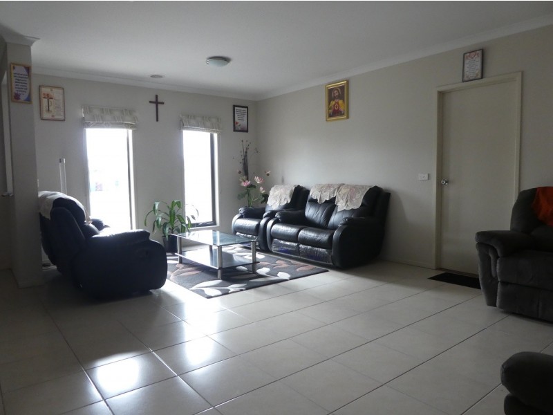 51 Bradford Drive, Cranbourne East VIC 3977
