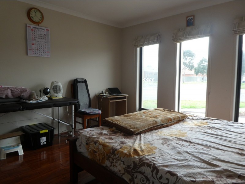 51 Bradford Drive, Cranbourne East VIC 3977