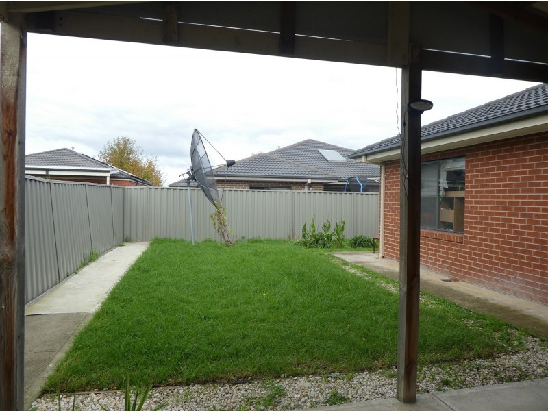 51 Bradford Drive, Cranbourne East VIC 3977