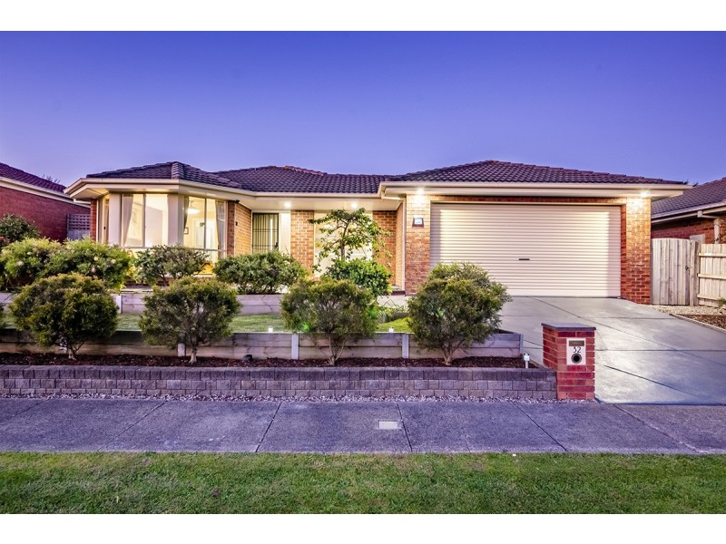 32 Cornwell Crescent, Cranbourne East VIC 3977