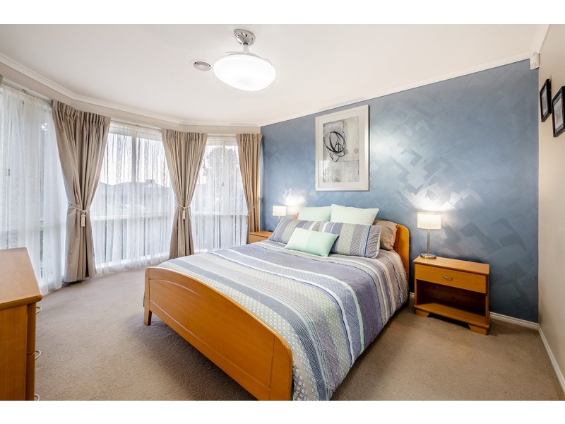 32 Cornwell Crescent, Cranbourne East VIC 3977