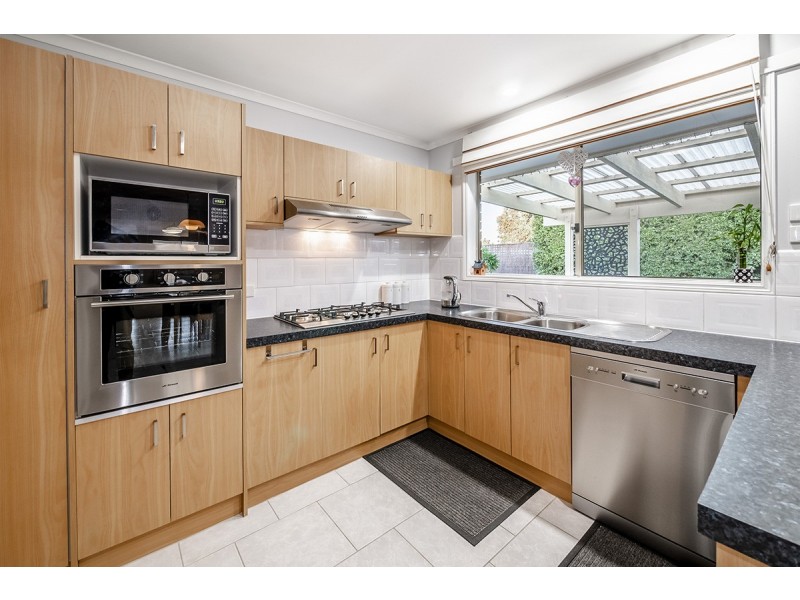 32 Cornwell Crescent, Cranbourne East VIC 3977