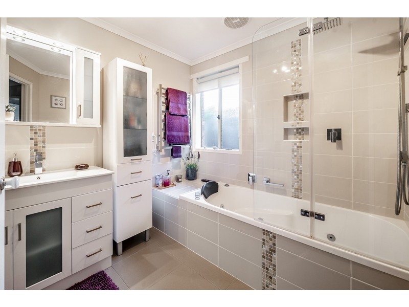 32 Cornwell Crescent, Cranbourne East VIC 3977