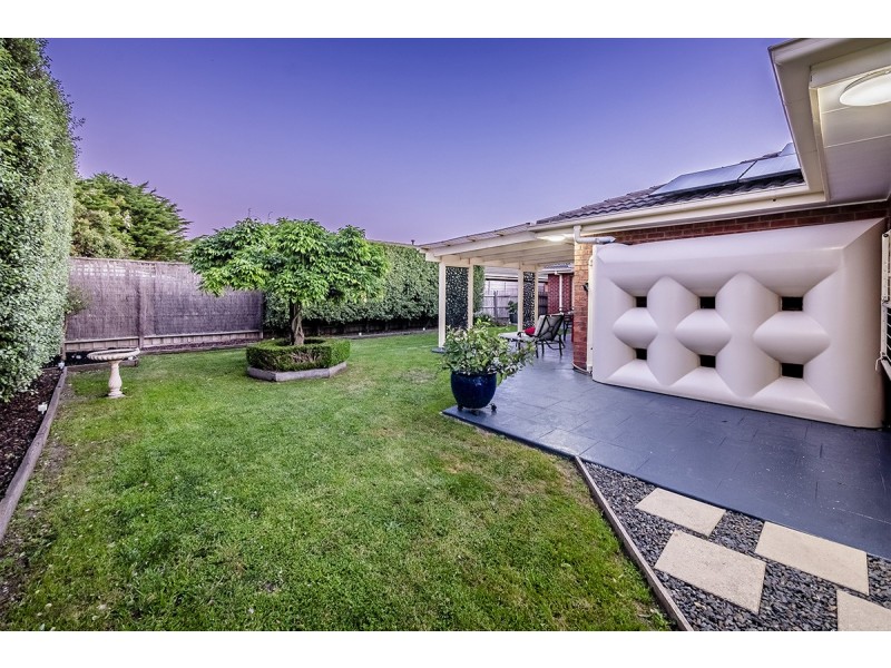 32 Cornwell Crescent, Cranbourne East VIC 3977