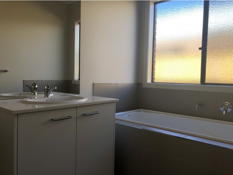 20 Kamala Road, Clyde North VIC 3978