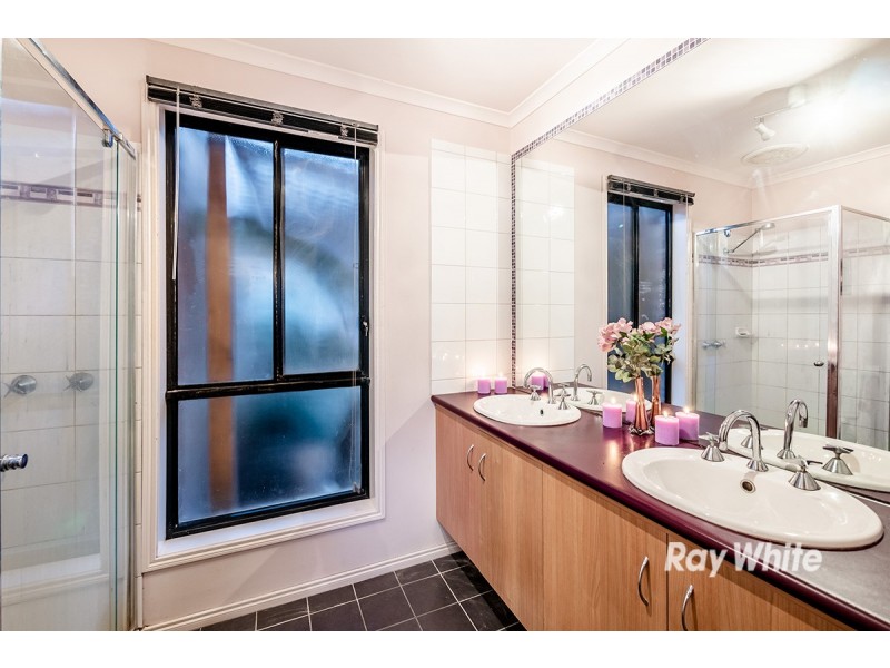 28 Honey Myrtle Way, Cranbourne VIC 3977