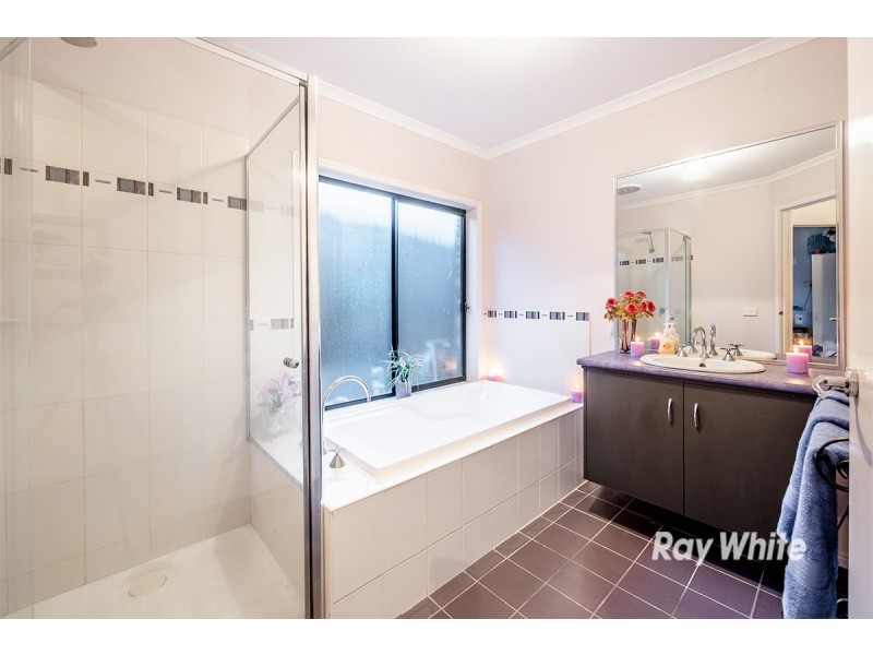 28 Honey Myrtle Way, Cranbourne VIC 3977