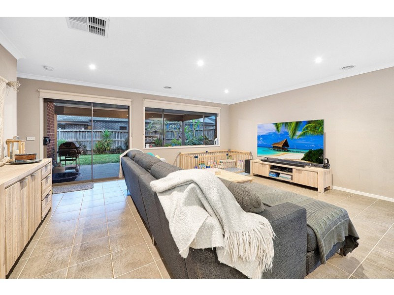 42 Freshwater Boulevard, Lyndhurst VIC 3975