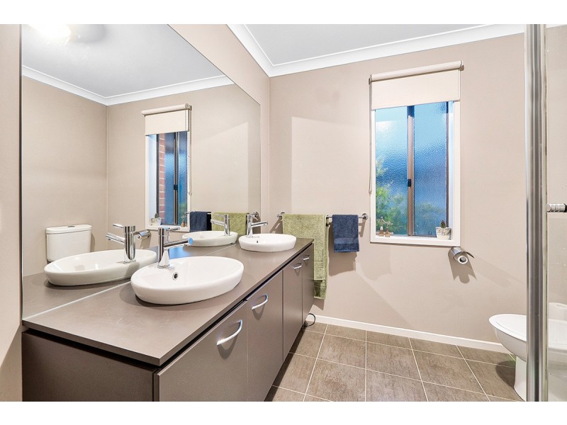 42 Freshwater Boulevard, Lyndhurst VIC 3975