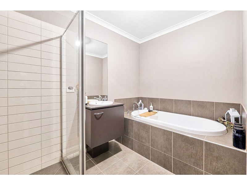 42 Freshwater Boulevard, Lyndhurst VIC 3975