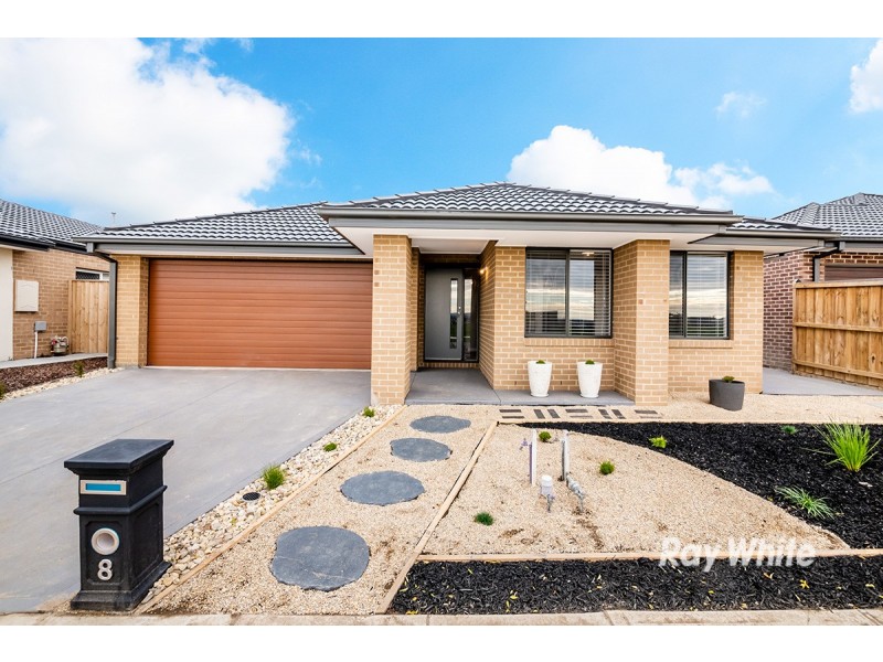 8 Panama Road, Cranbourne West VIC 3977