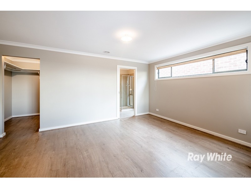 8 Panama Road, Cranbourne West VIC 3977