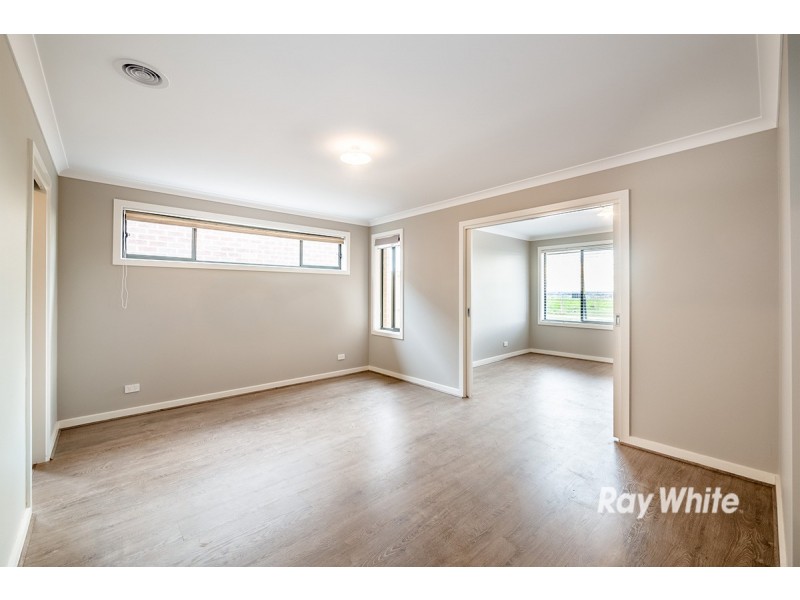 8 Panama Road, Cranbourne West VIC 3977