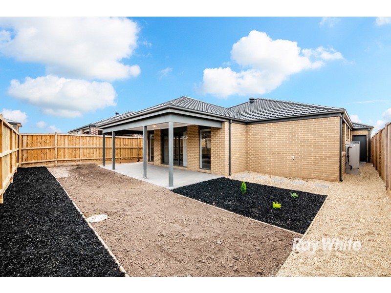 8 Panama Road, Cranbourne West VIC 3977