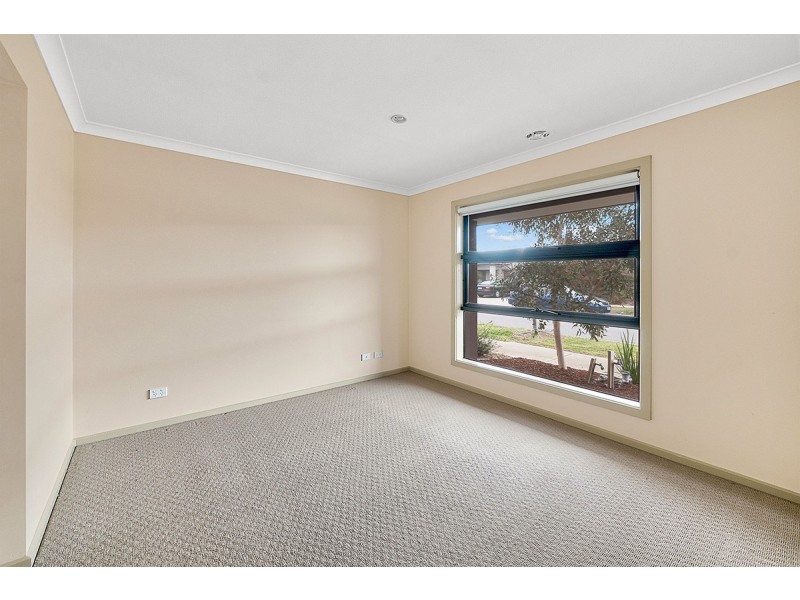 15 Hestia Avenue, Cranbourne West VIC 3977