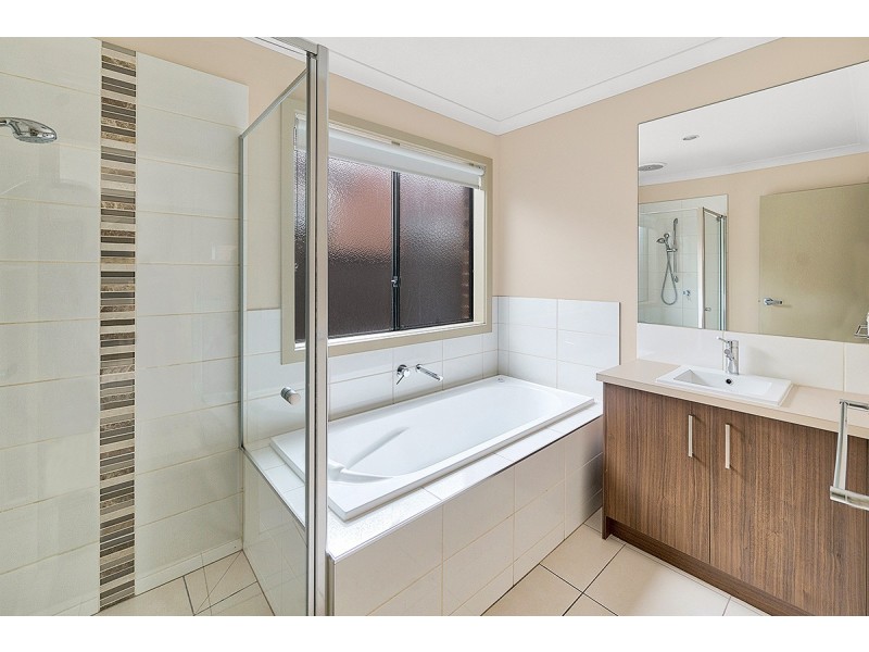 15 Hestia Avenue, Cranbourne West VIC 3977