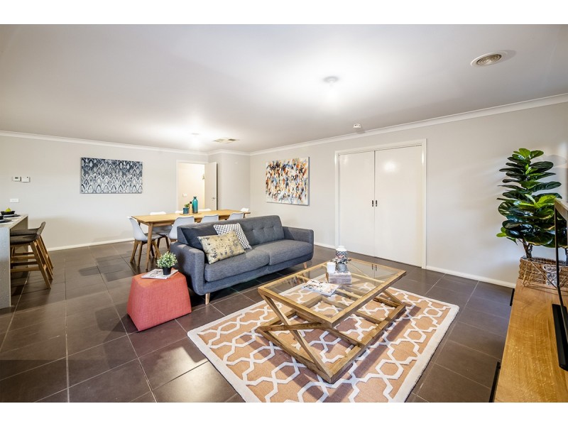 27 Claudia Crescent, Drouin VIC 3818