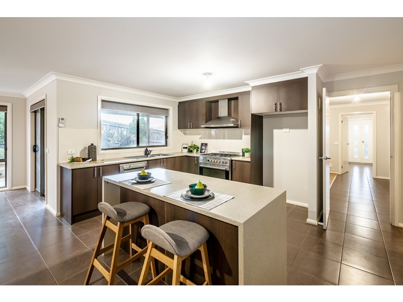 27 Claudia Crescent, Drouin VIC 3818