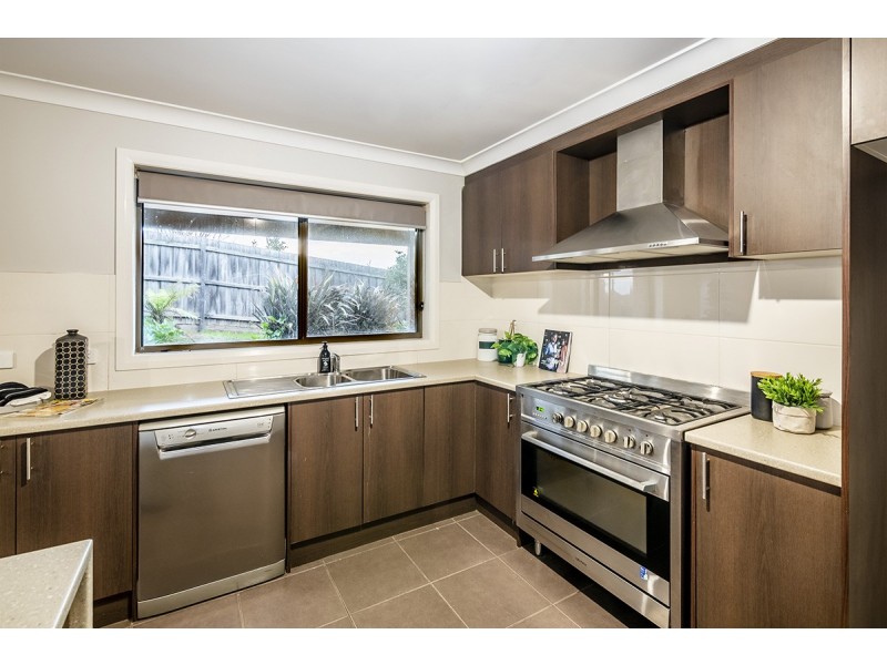 27 Claudia Crescent, Drouin VIC 3818
