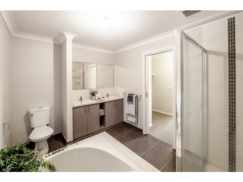27 Claudia Crescent, Drouin VIC 3818