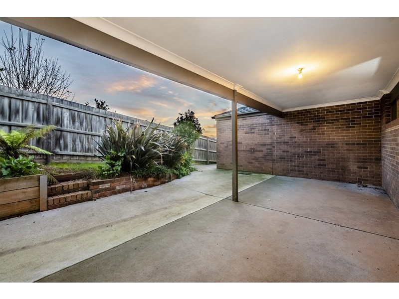 27 Claudia Crescent, Drouin VIC 3818