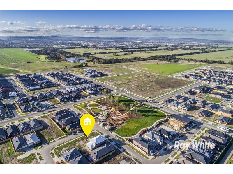 10 Treefern Lane, Clyde North VIC 3978