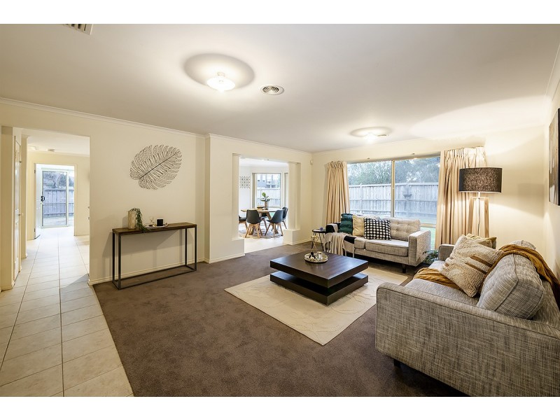 8 Astley Wynd, Lynbrook VIC 3975