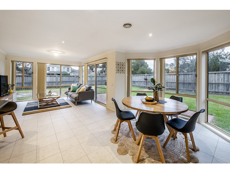 8 Astley Wynd, Lynbrook VIC 3975