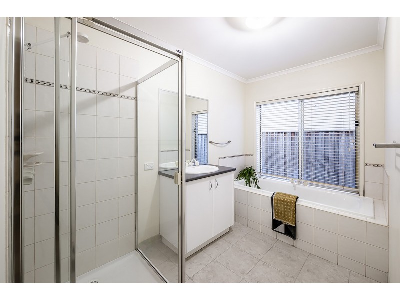 8 Astley Wynd, Lynbrook VIC 3975