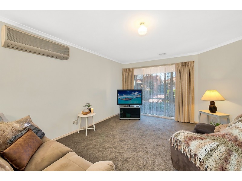 9/15-17 Lyall Street, Cranbourne VIC 3977
