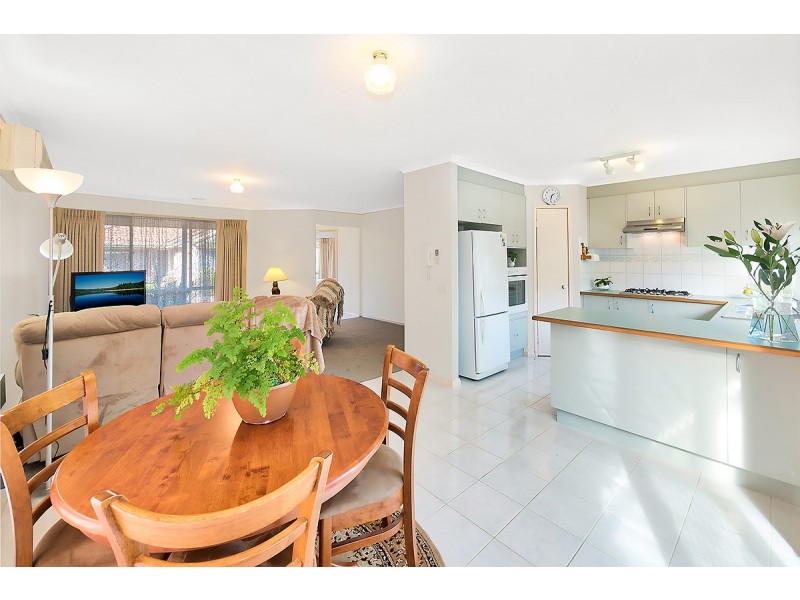 9/15-17 Lyall Street, Cranbourne VIC 3977