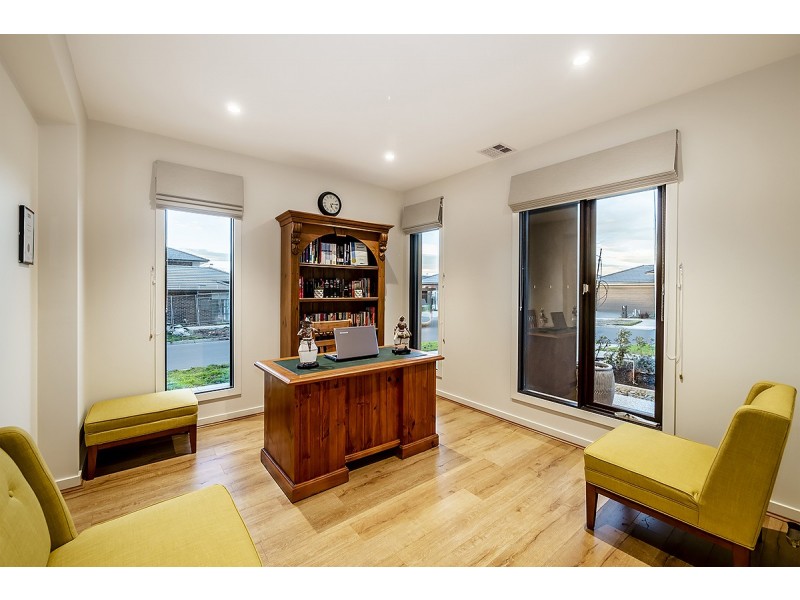 19 Hartland Drive, Cranbourne North VIC 3977