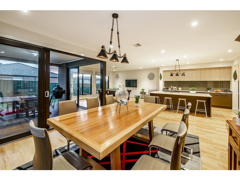 19 Hartland Drive, Cranbourne North VIC 3977