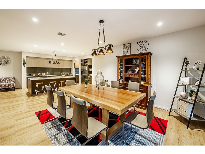 19 Hartland Drive, Cranbourne North VIC 3977