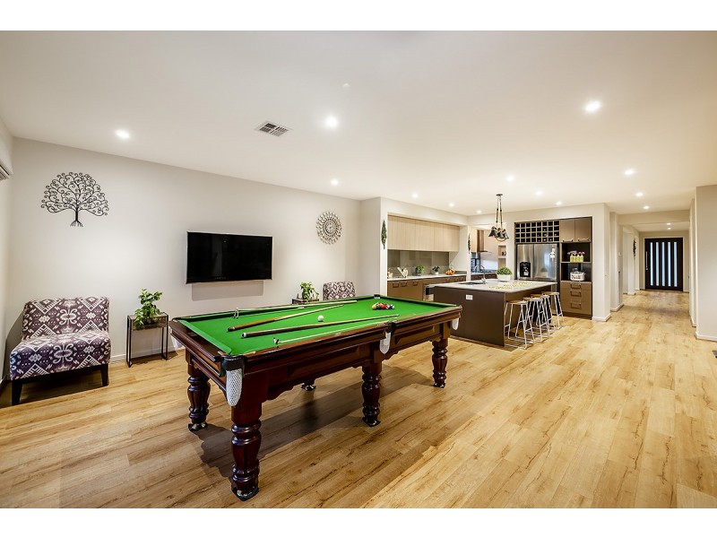 19 Hartland Drive, Cranbourne North VIC 3977