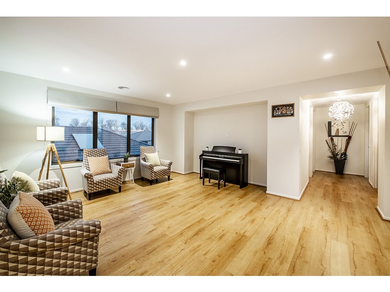 19 Hartland Drive, Cranbourne North VIC 3977