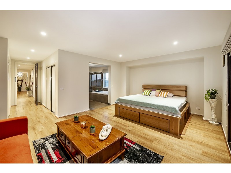 19 Hartland Drive, Cranbourne North VIC 3977