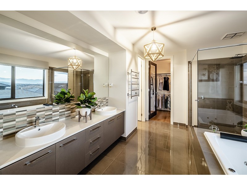 19 Hartland Drive, Cranbourne North VIC 3977