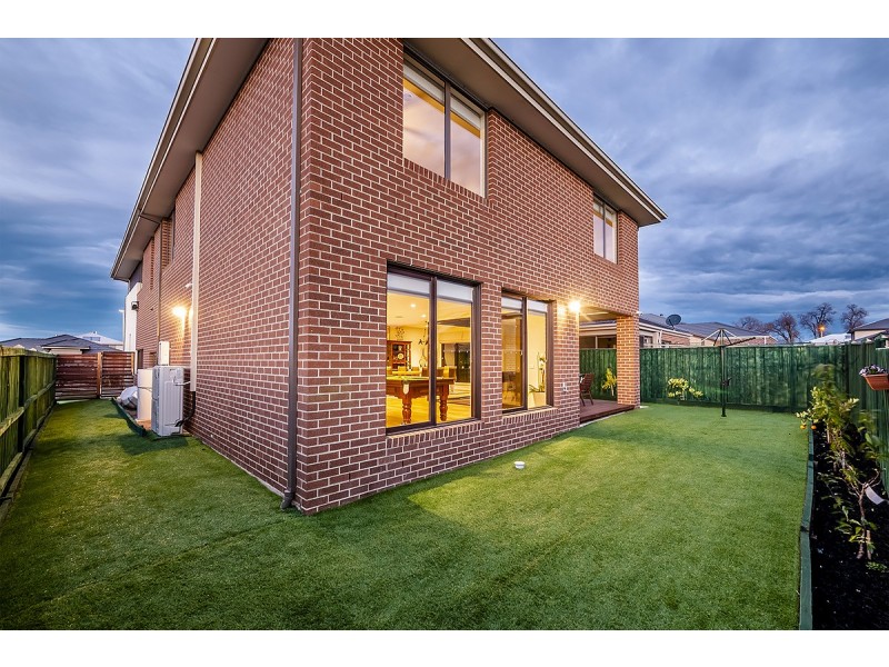 19 Hartland Drive, Cranbourne North VIC 3977