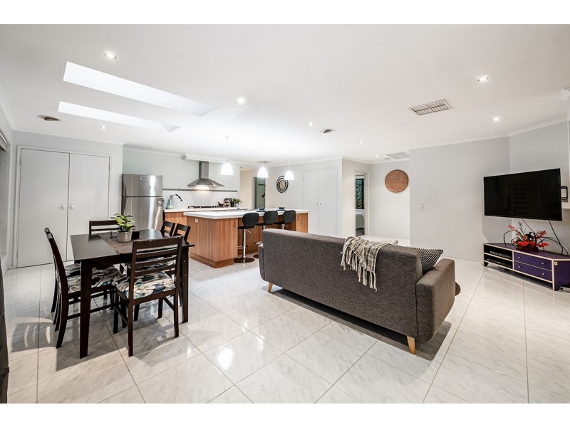 9 Melington Drive, Lyndhurst VIC 3975